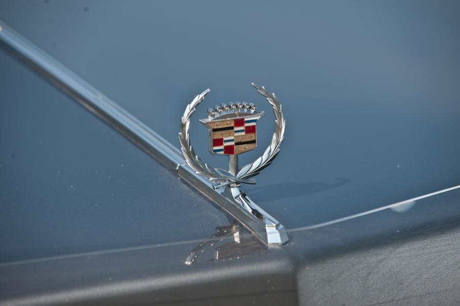  Cadillac Fleetwood Sixty Special Brougham 1976 года  (фото 3 из 25)